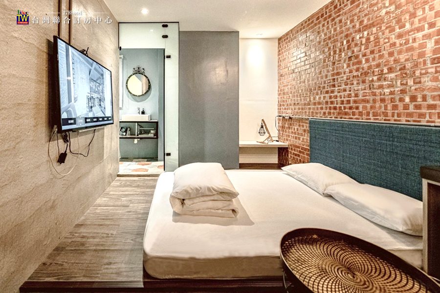 房內休憩空間與窗外光線