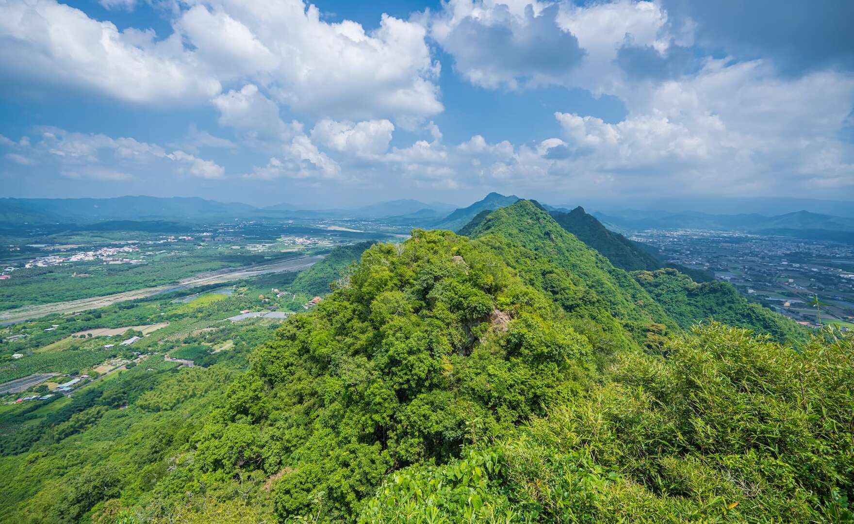 壯觀的旗尾山稜線與環景視野