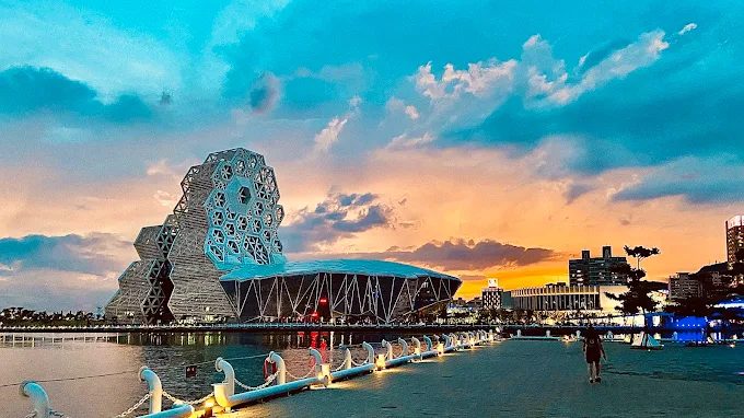 走進高雄景點海岸線，在旗津夕陽與蓮池潭湖光裡慢慢收集港都風景