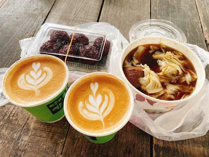 芒果樹下的療癒綠蔭｜古坑綠色隧道假日市集、咖啡香氣一次收服