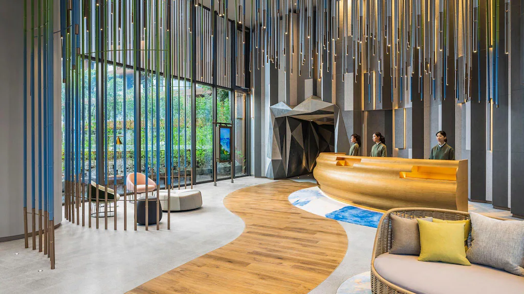 傍晚抵達阿里山英迪格酒店，讓山林的氣味與靜下來的節奏，接住整趟旅行