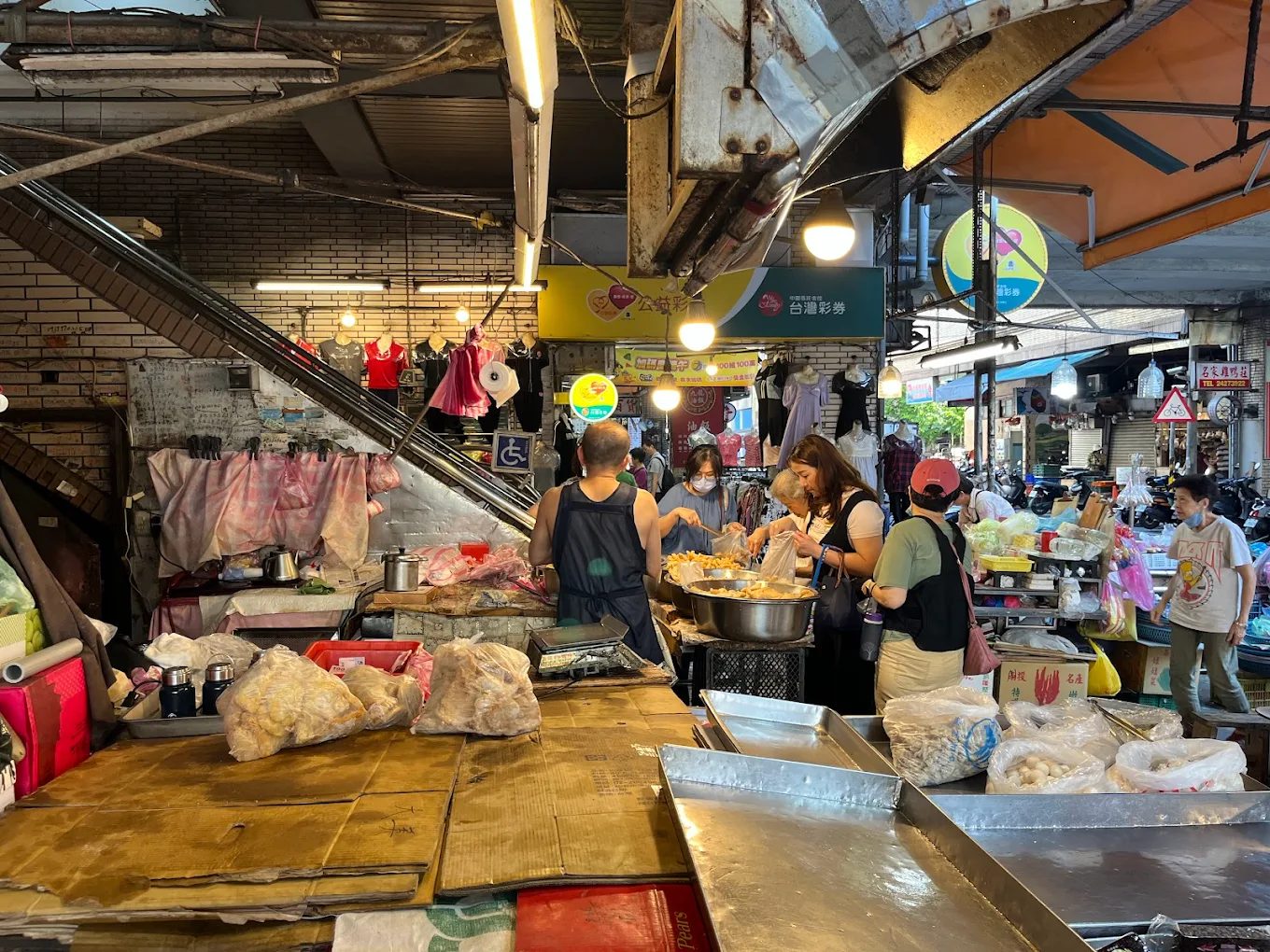 基隆仁愛市場美食好物指南｜探索庶民日常與在地滋味