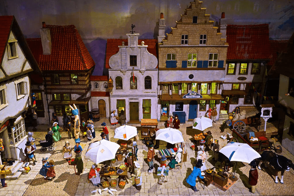 不是走馬看花,而是低頭凝視,在袖珍博物館,與被縮小的世界靜靜對話