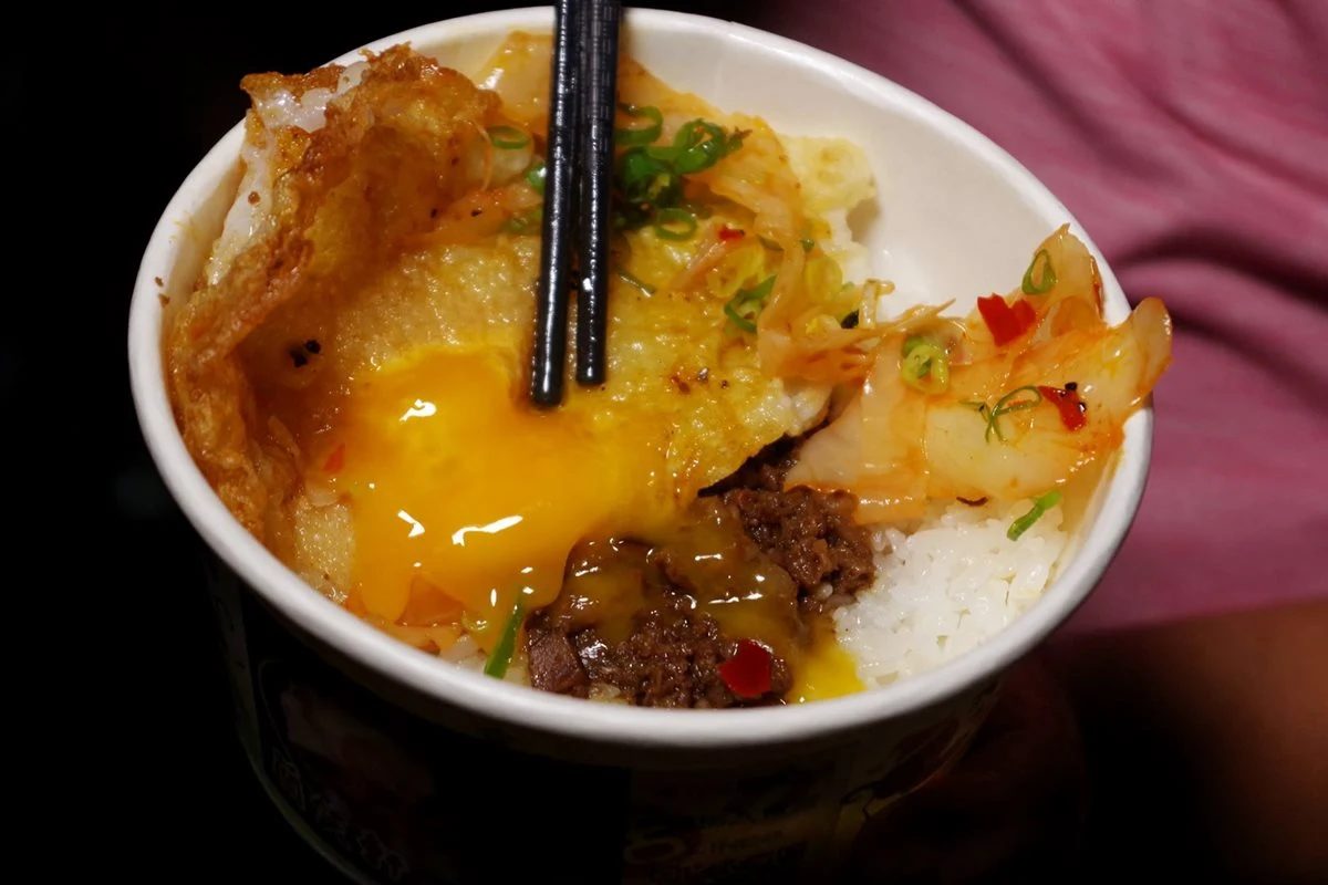 🏮新北夜市美食推薦｜樂華、三和、南雅必吃攻略！在地人都愛的隱藏版小吃地圖