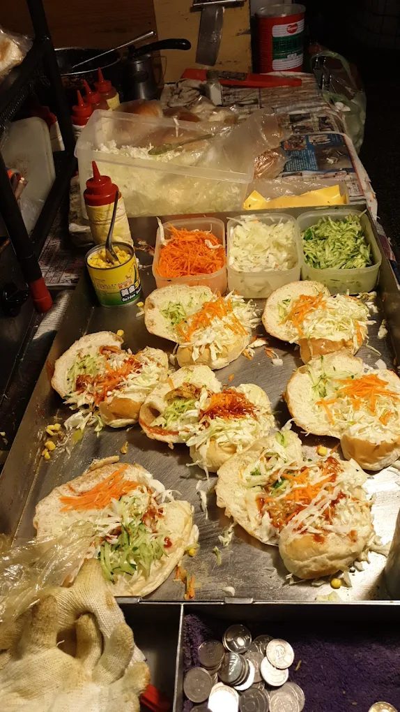 🏮新北夜市美食推薦｜樂華、三和、南雅必吃攻略！在地人都愛的隱藏版小吃地圖