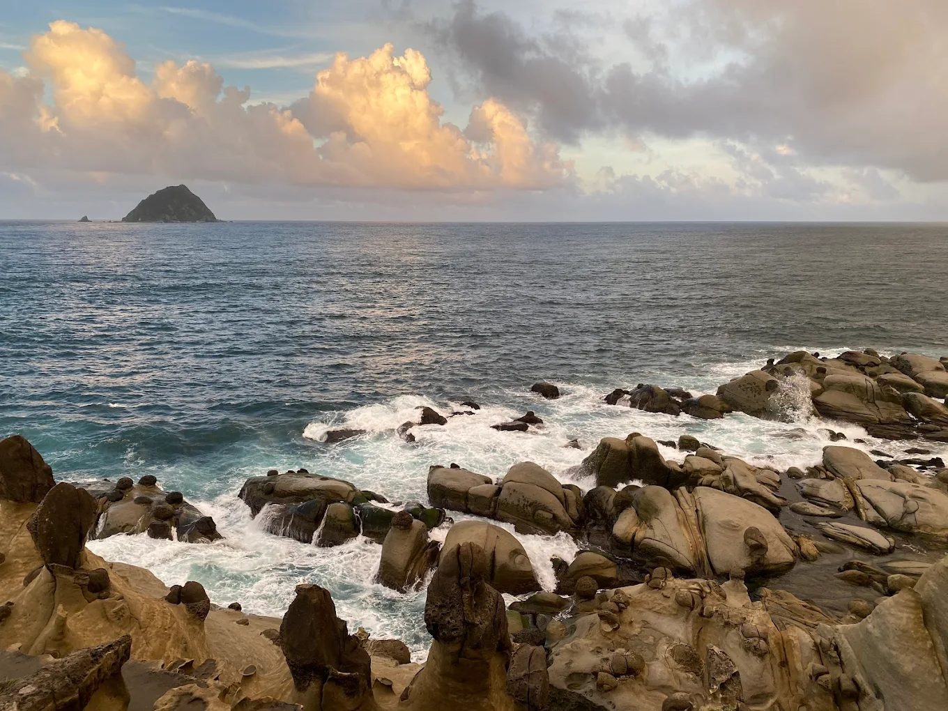 基隆一日遊攻略｜和平島地質公園與周邊秘境打卡行程