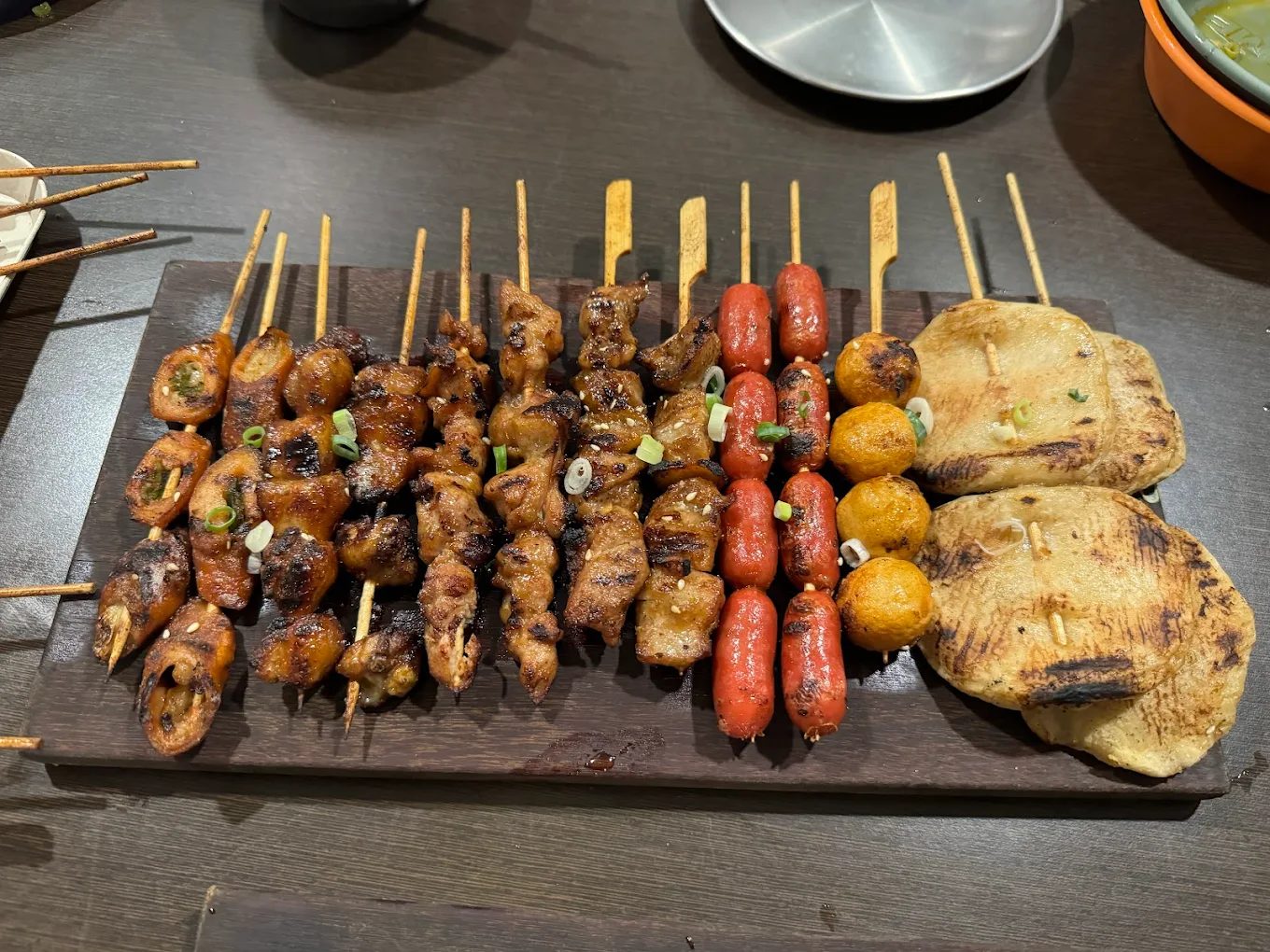 路邊烤肉的完美體驗｜二樓燒肉 WildBBQ 創始與竹林國小特約停車攻略