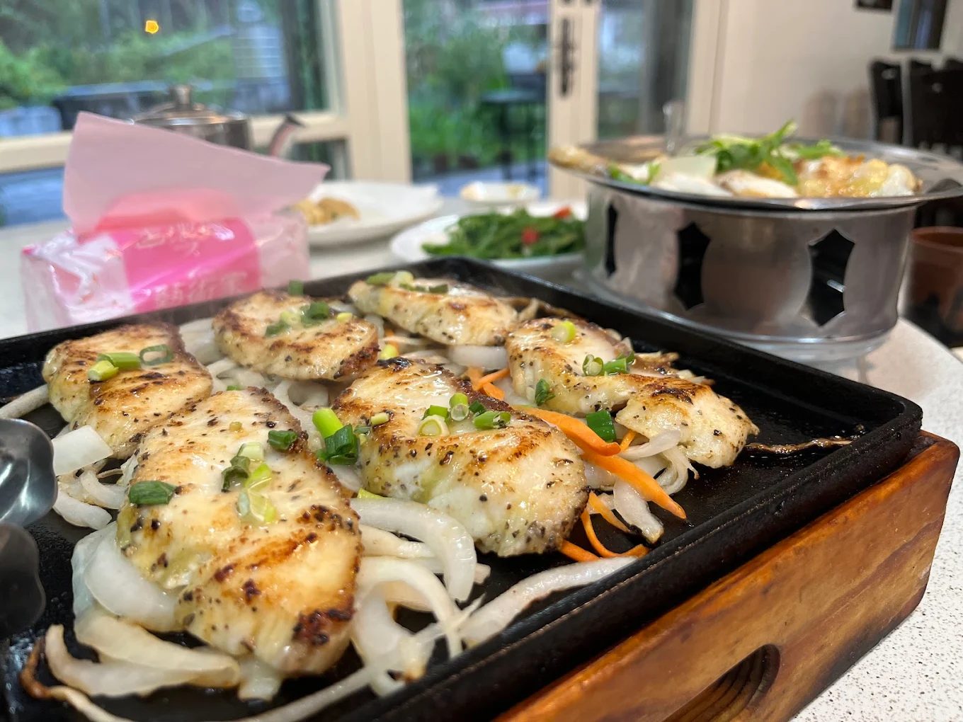 山景餐廳的高品質鱘龍魚套餐