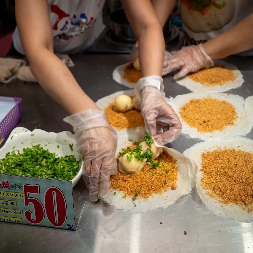 九份老街美食懶人包：8間必吃人氣小吃與隱藏版美味推薦！