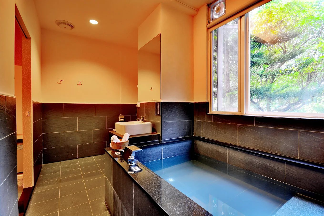 🧖‍♀️ 烏來泡湯推薦｜高評價溫泉會館，享受三小時放鬆時光的絕佳選擇！