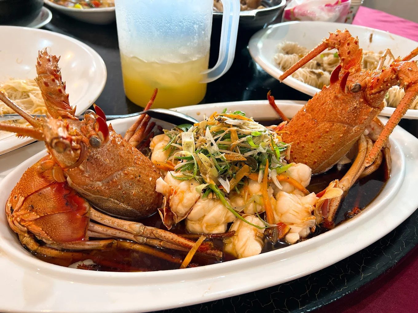 📍【頭城海鮮推薦】烏石港必訪海鮮餐廳｜代客料理、生魚片、在地現撈這裡吃最對味！