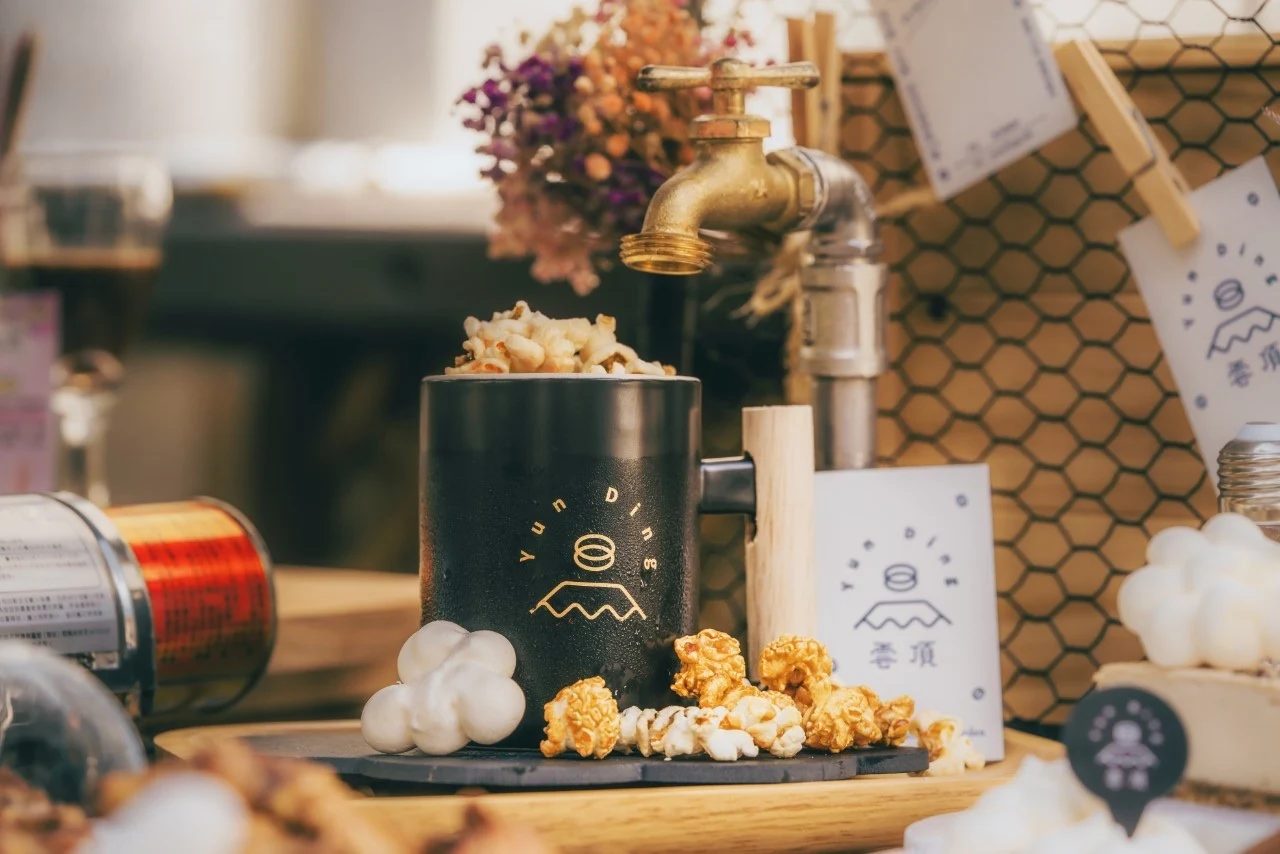 雲頂咖啡：雲林古坑的景觀系露營咖啡廳，賞景發呆的療癒祕境