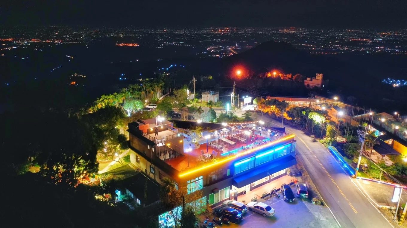 雲頂咖啡：雲林古坑的景觀系露營咖啡廳，賞景發呆的療癒祕境