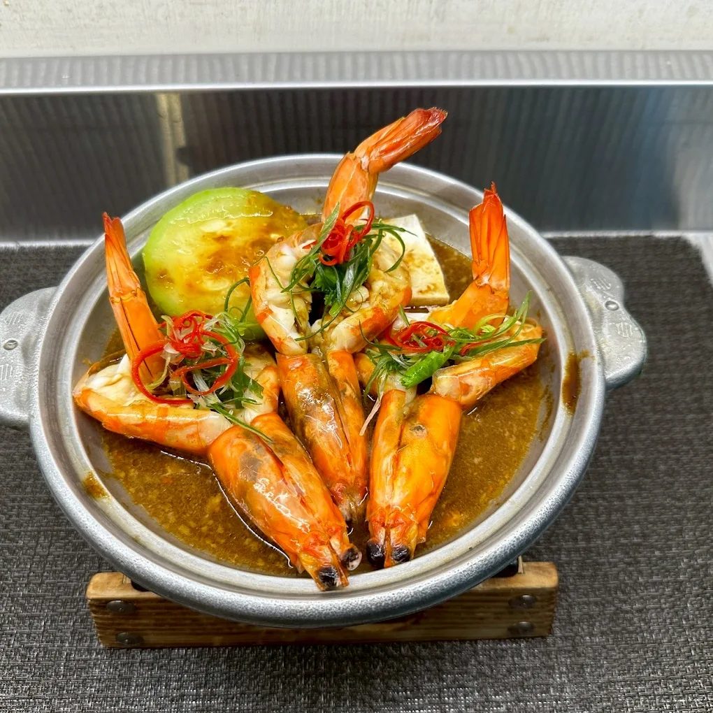 📍【頭城海鮮推薦】烏石港必訪海鮮餐廳｜代客料理、生魚片、在地現撈這裡吃最對味！