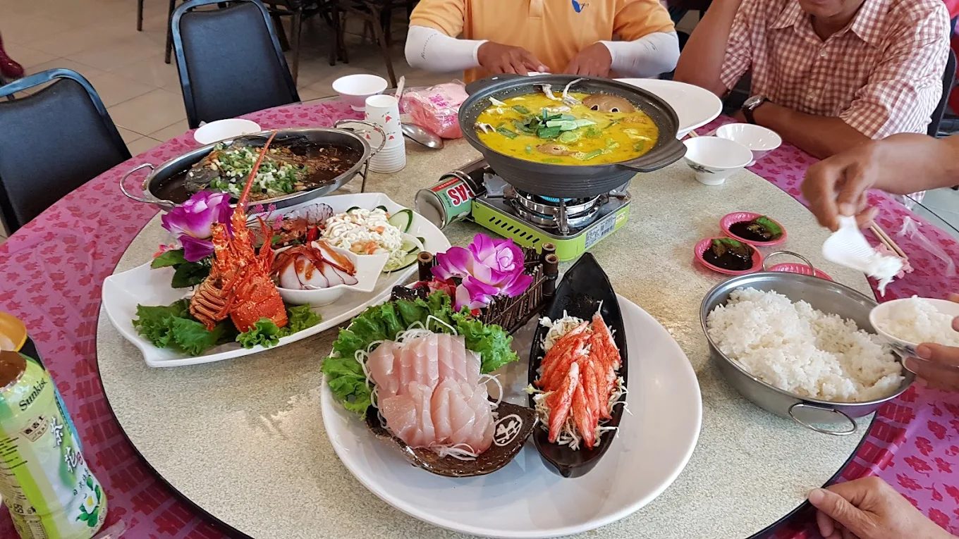 📍【頭城海鮮推薦】烏石港必訪海鮮餐廳｜代客料理、生魚片、在地現撈這裡吃最對味！