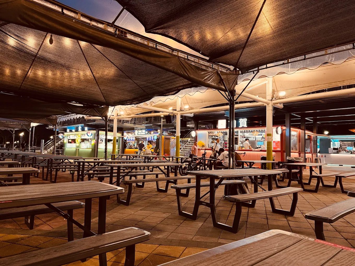 關渡碼頭貨櫃市集全攻略｜台北最Chill的河岸美食市集，吃貨與文青的天堂！