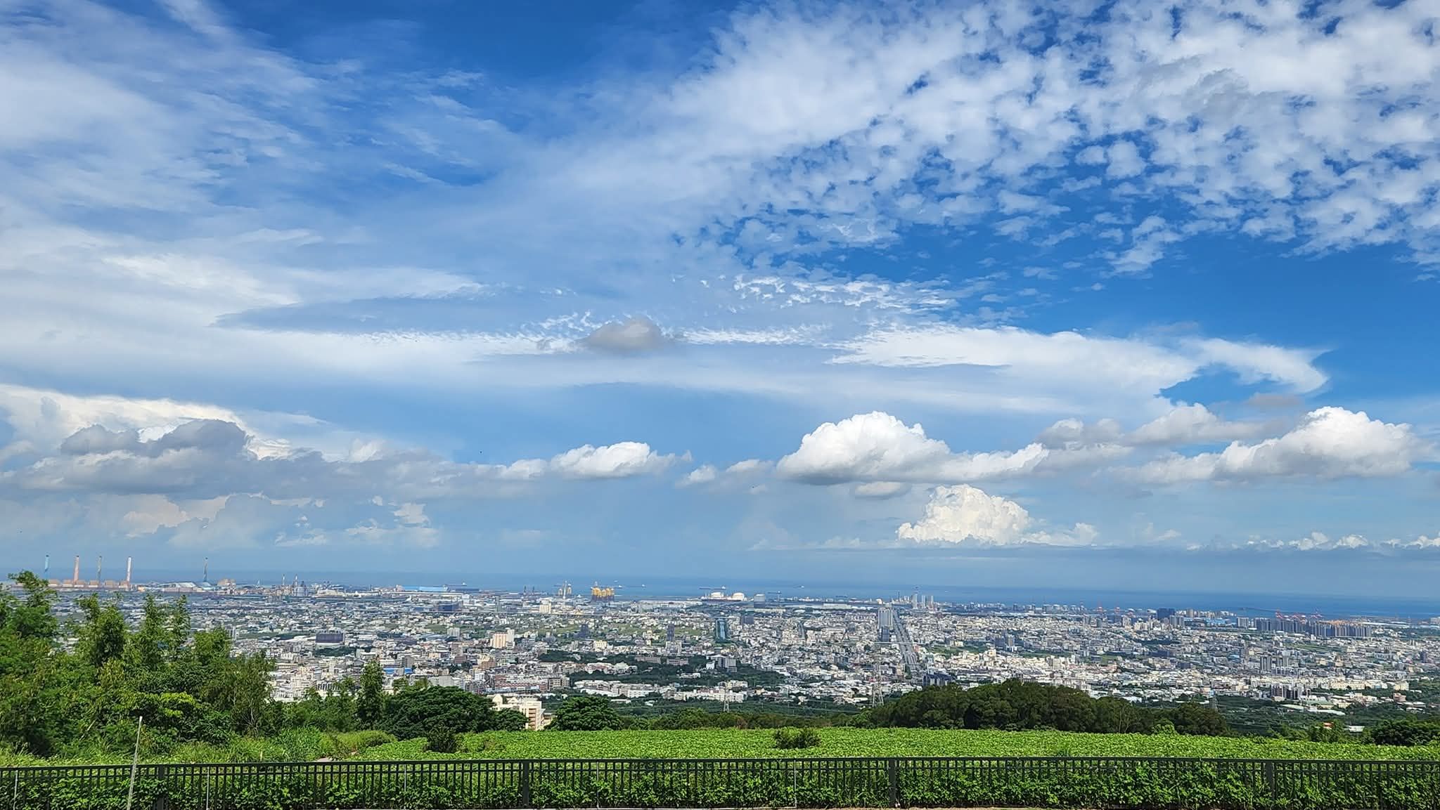 鹿雅森林遠眺高雄市與海景的壯麗視野
