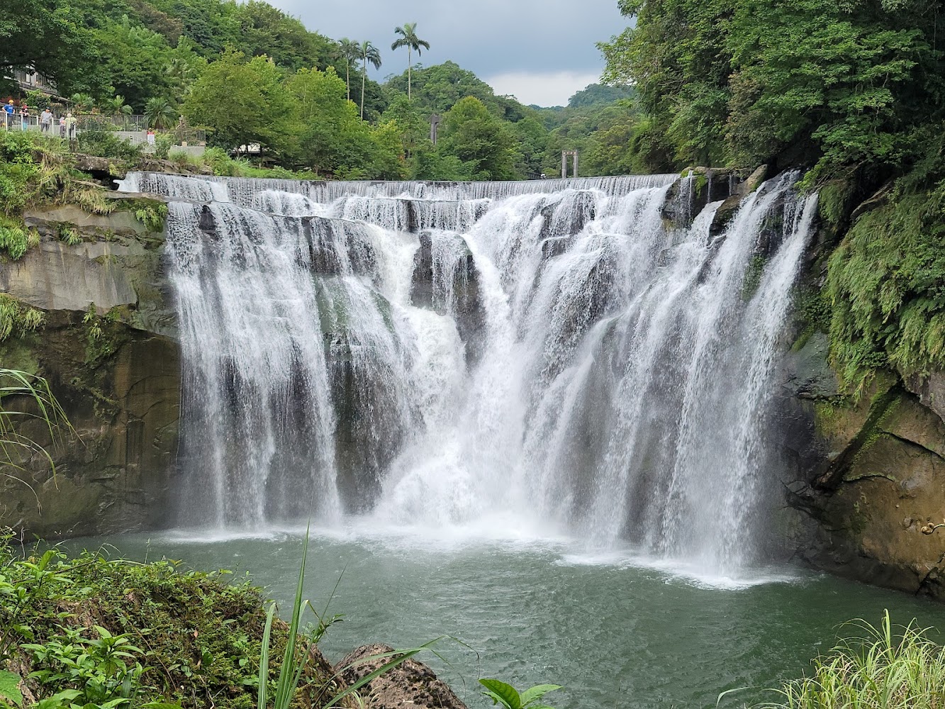 十分瀑布|探索新北景點:必訪的五大精彩旅遊熱點