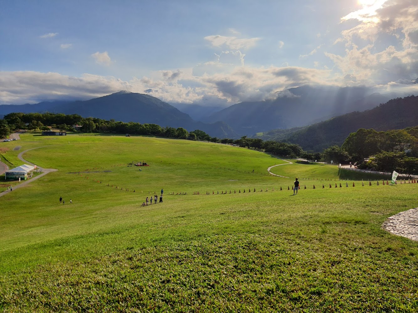 台東鹿野高台熱氣球草地｜鹿野高台 - 給你最美的熱氣球體驗指南