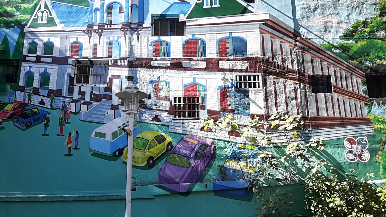雲中街文創聚落與涵碧樓壁畫的懷舊氛圍