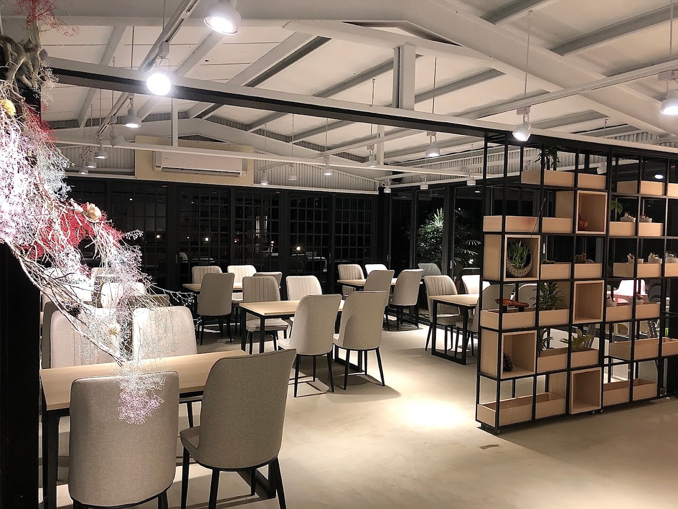 貓禾景觀咖啡|夜景咖啡廳的魔力:貓禾景觀咖啡的獨特魅力