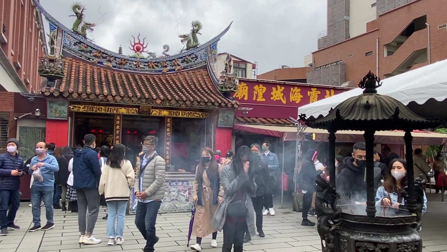 最新 2 天前｜台北霞海城隍廟：探索台灣的宗教信仰與美食