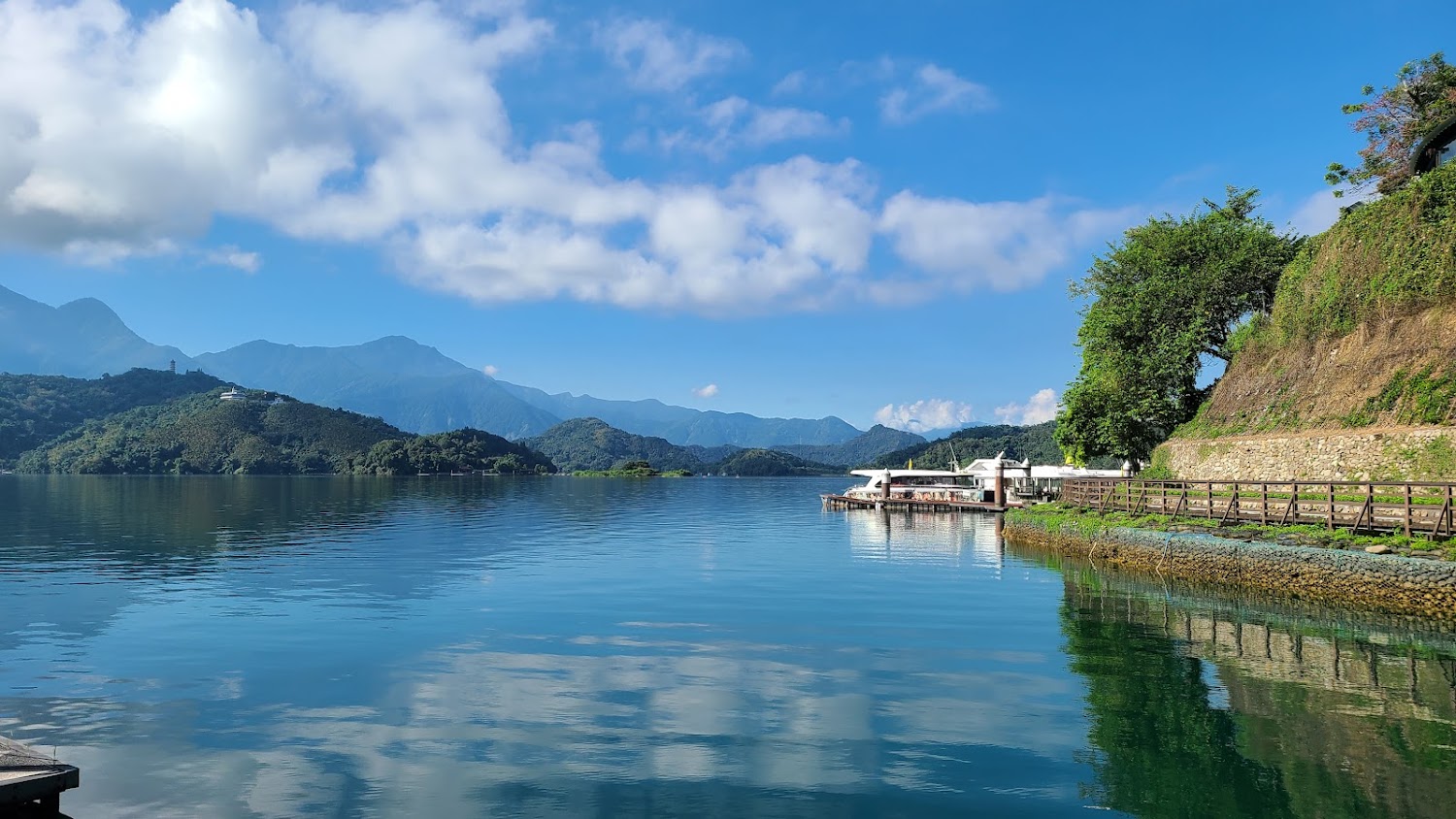 月牙灣｜南投景點推薦：必訪的5大美麗景點