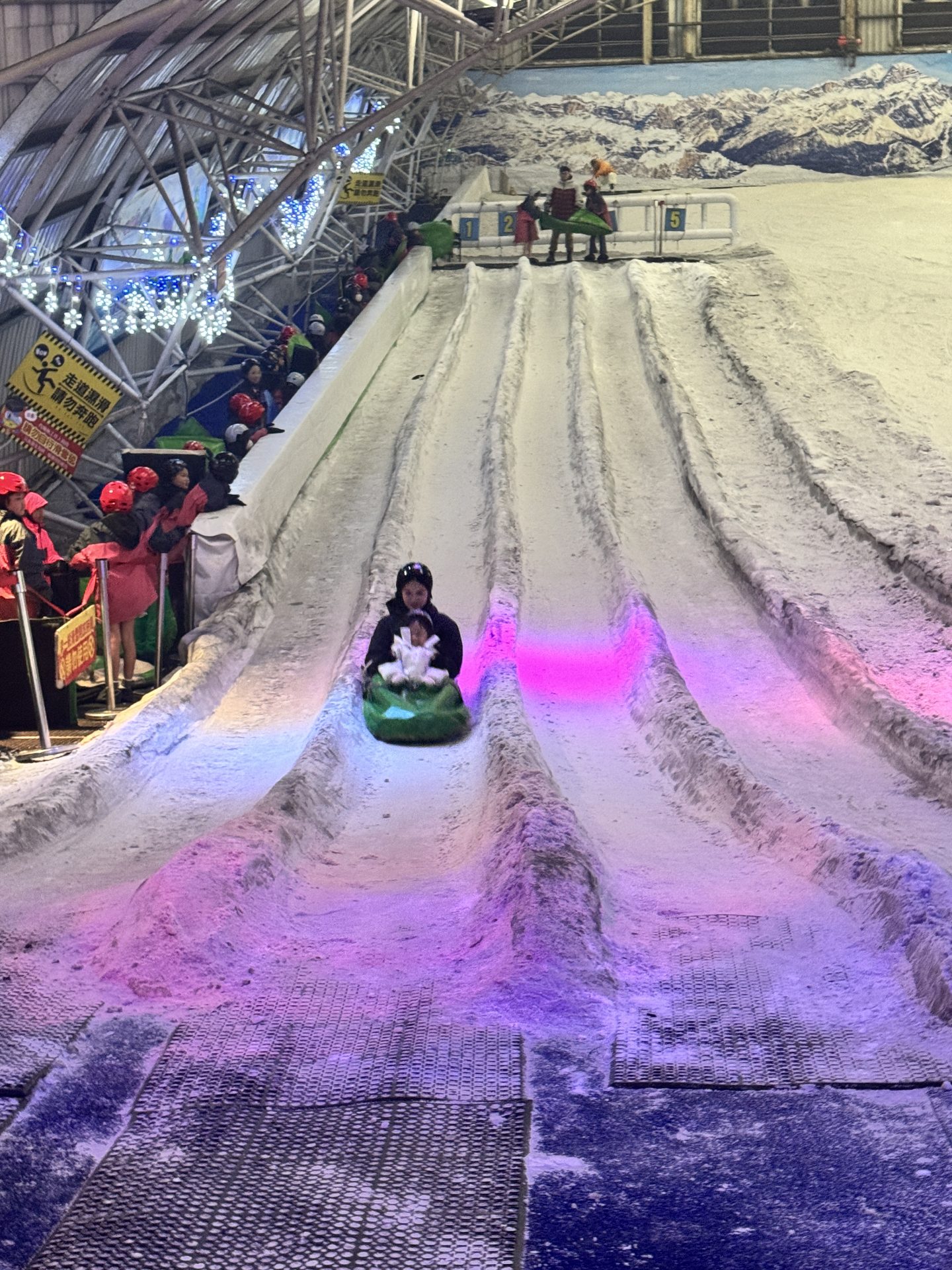 免費親子乘坐雪毯滑雪趣(3).jpg 的副本