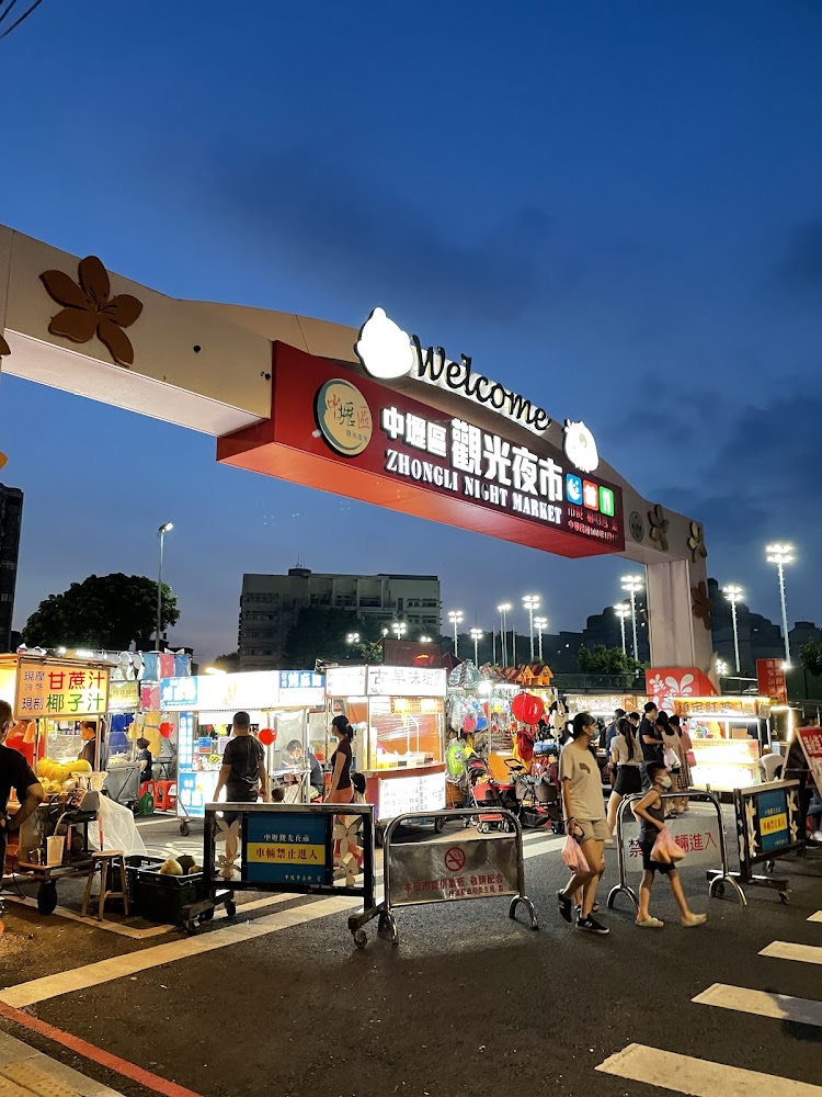 中壢夜市探索：鮮美小吃和愉快的購物體驗