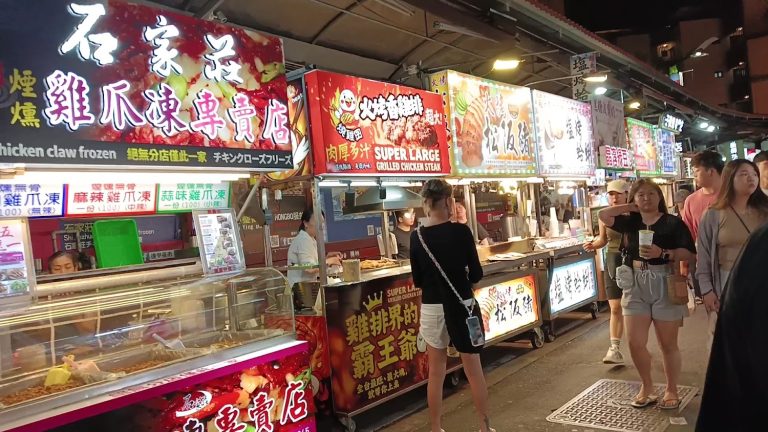 視頻｜逢甲夜市：必訪的美食天堂與消費者必備攻略
