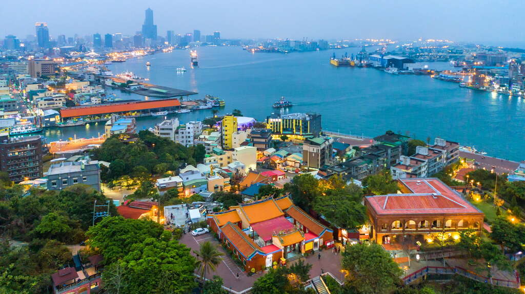 西子灣夕陽太美！高雄必訪海灣秘境｜景點、美食、交通一次看