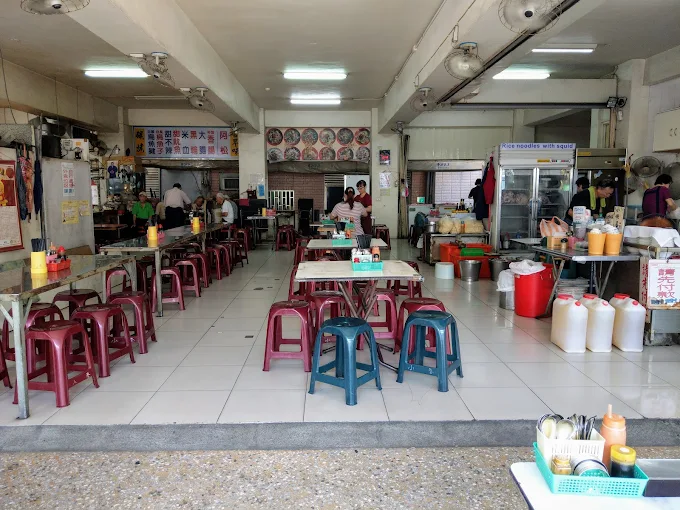 台南國華街排隊美食｜邱家小卷米粉鮮甜湯頭＋Q彈小卷秘訣公開