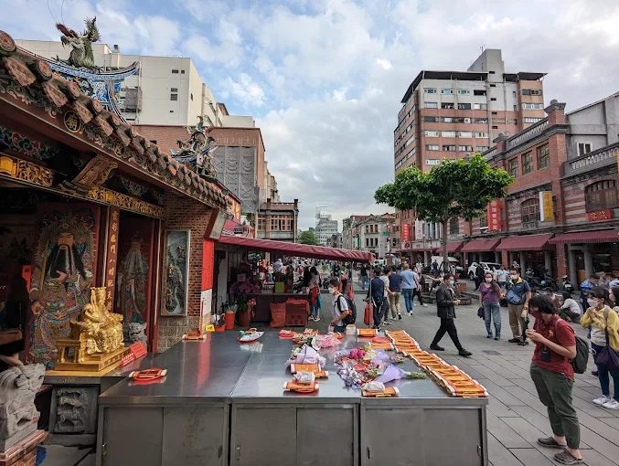 探索大稻埕美食：五家必吃餐廳推薦｜迪化街、永樂市場在地精選