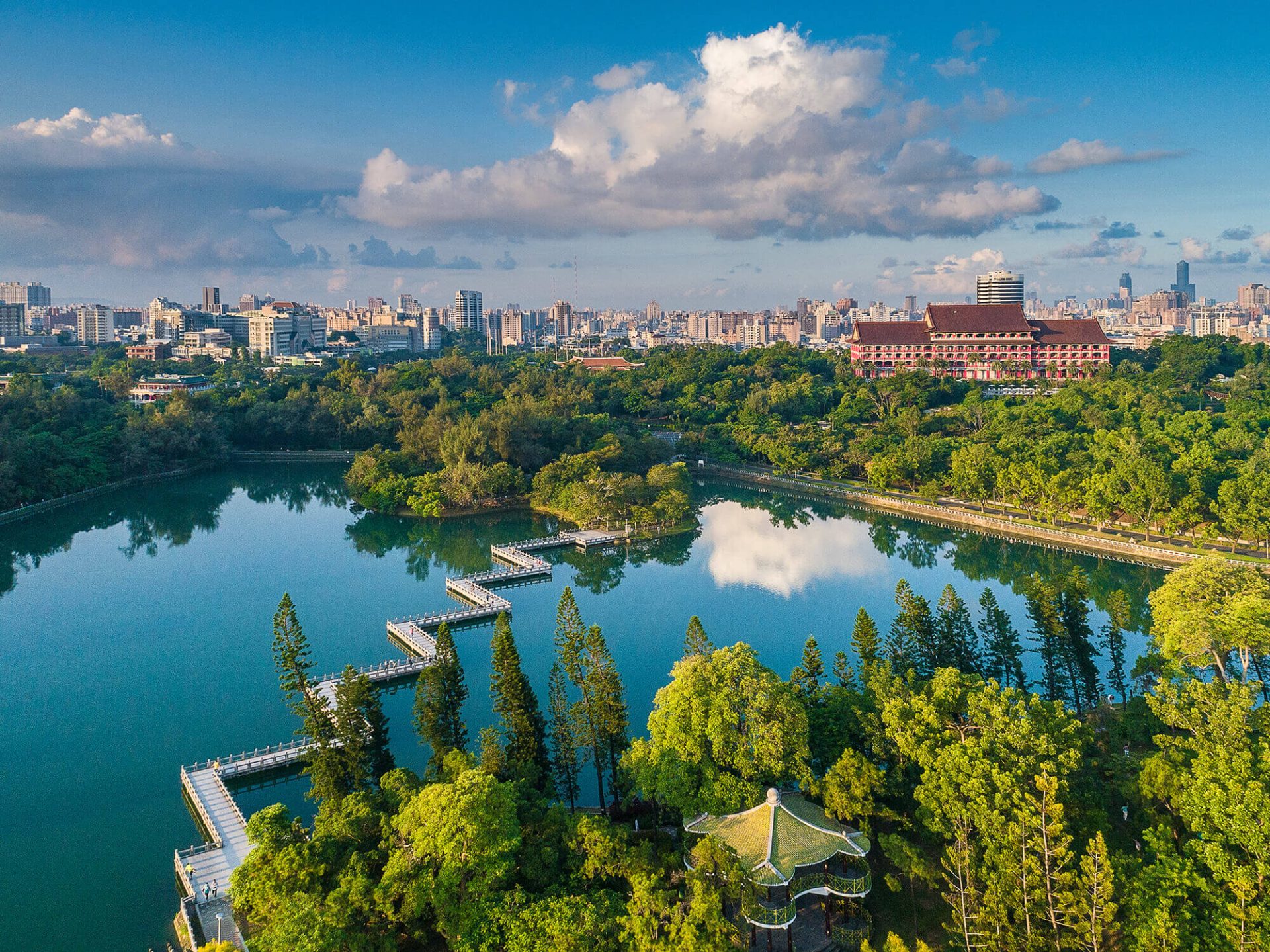高雄圓山飯店攻略|澄清湖畔的夢幻住宿與必吃美食全解析
