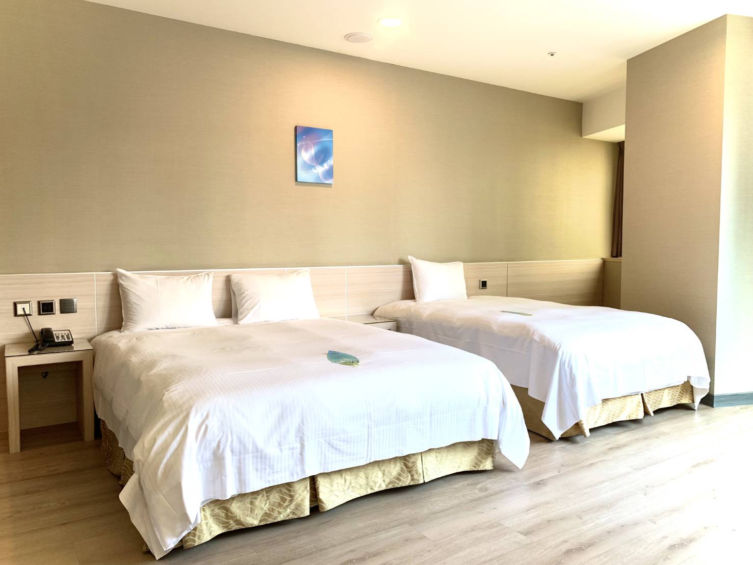 寬敞舒適的客房設計，營造溫馨住宿氛圍