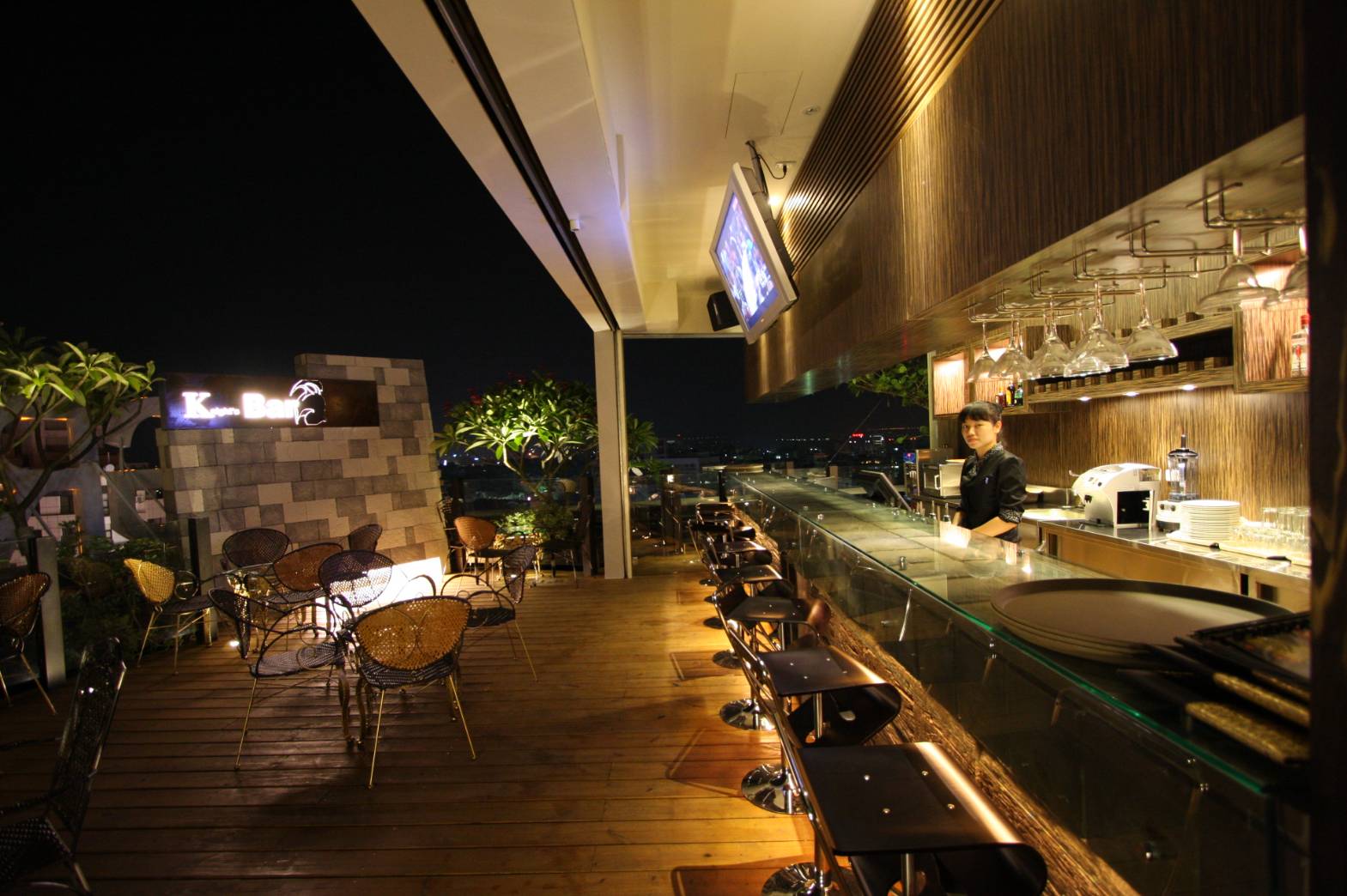 精緻雙人房空間配置，舒適一大床設計