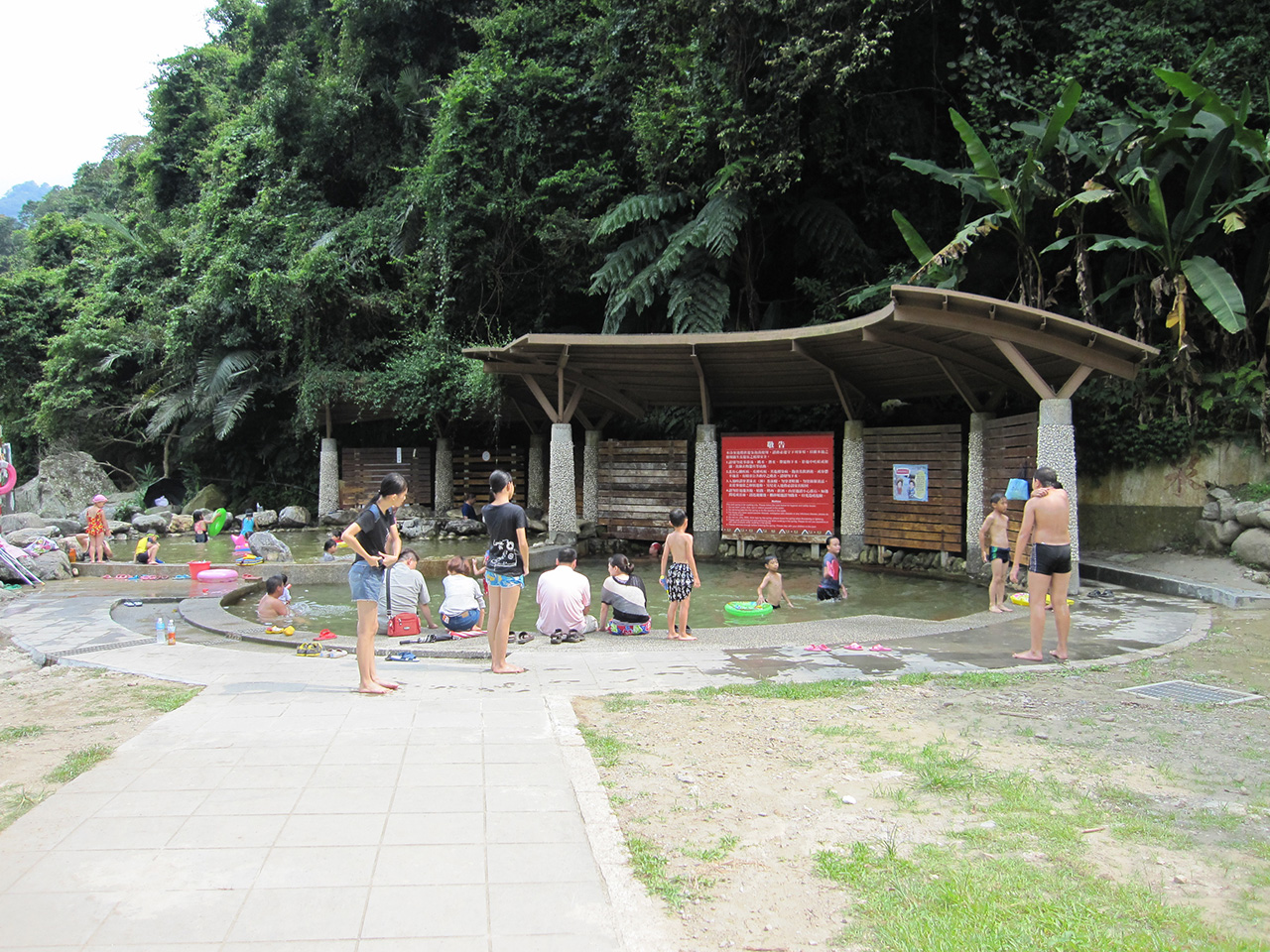北埔冷泉｜新竹北埔 Hakka 風情秘境，賞螢、親子戲水與老街美食一次滿足