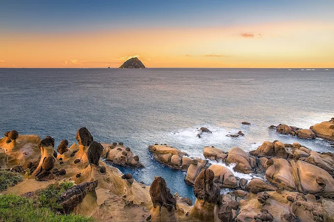 2025 基隆和平島公園一日遊全攻略｜必訪景點、美食與交通指南