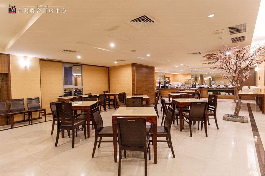 房務人員整理房間情形