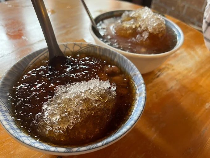 從林蔭走進新北三峽雲森瀑布深處，在清晨水氣與光影之間停下來