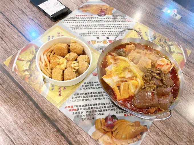知名餐廳古早厝提供的紅燒豆腐，色澤誘人且充滿濃郁的豆香味。