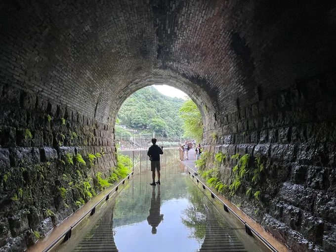 新北瑞芳必訪秘境！三貂嶺隧道蝙蝠生態探險與夢幻倒影美景