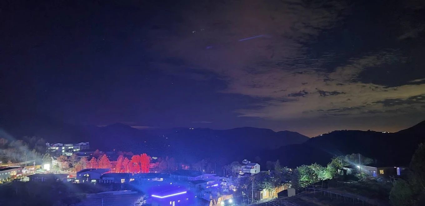 南投清境住宿推薦｜佳美渡假山莊 $1,888 起！坐擁茶園山谷、觀星平台，走路就像進入夢幻木屋童話