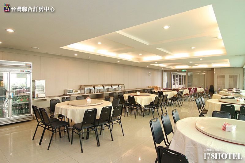 會館早晨的湖光景致