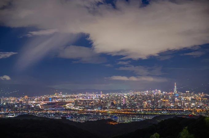 桃園必去夜景清單｜乳姑山白圍牆、大古山、大棟山，最強夜遊指南！