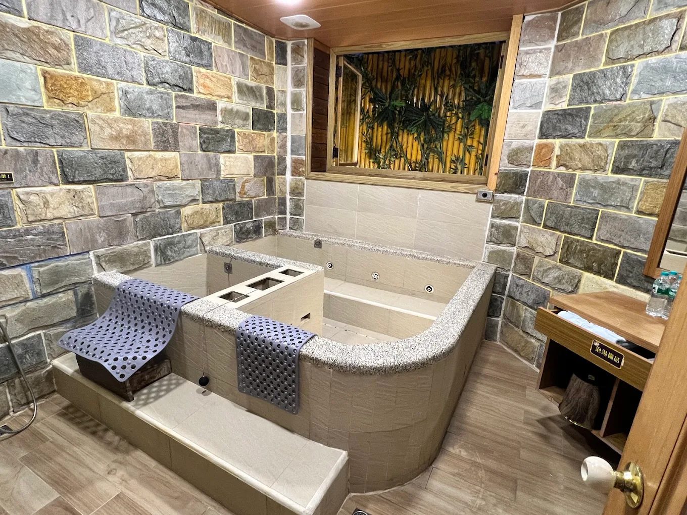 美崙山溫泉渡假山莊｜六龜隱藏版秘境湯屋，一泊二食只要 $3,180