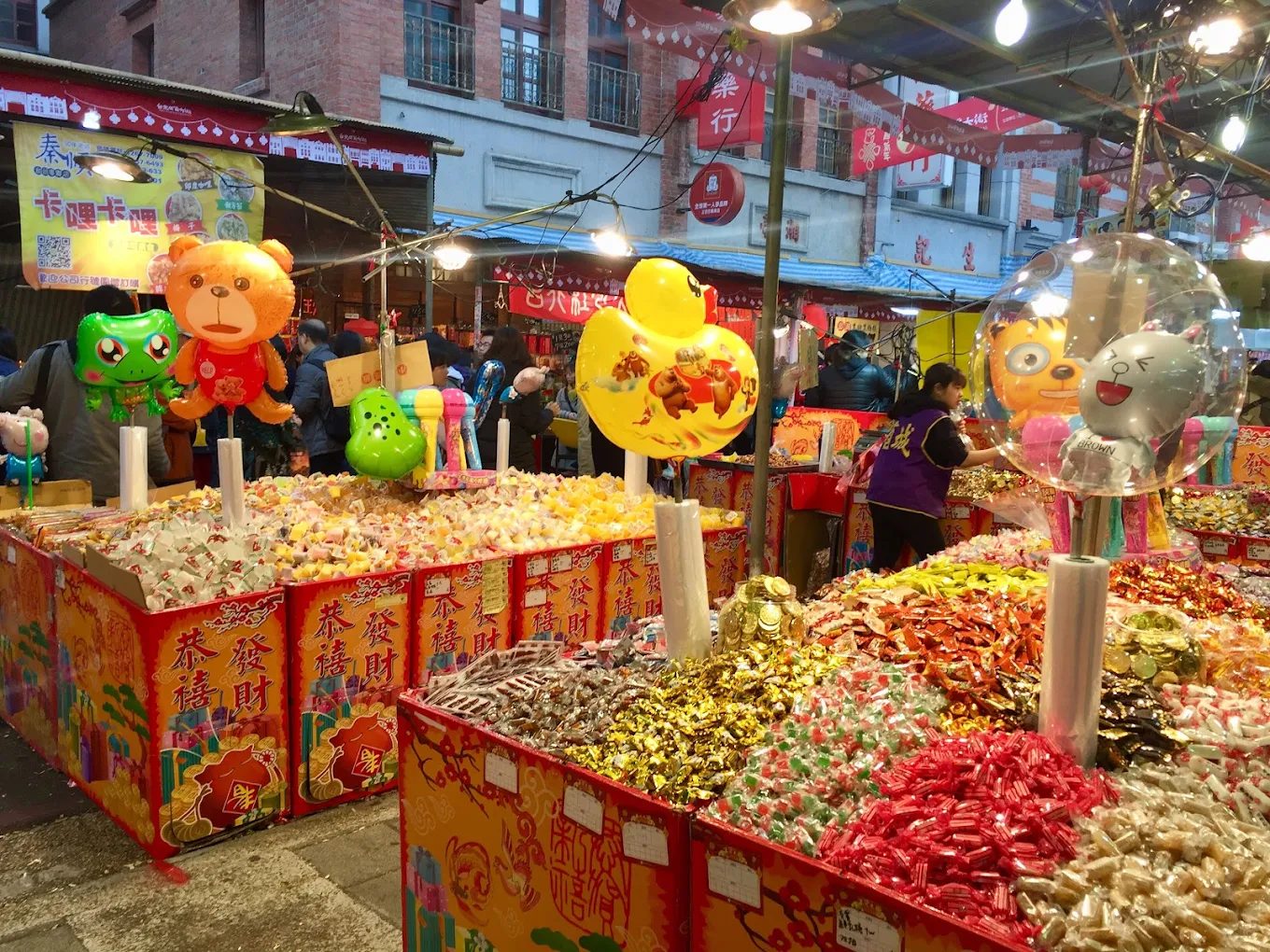 探索台北霞海城隍廟的魅力與故事｜月老求姻緣、庇佑商業、香火鼎盛的信仰中心