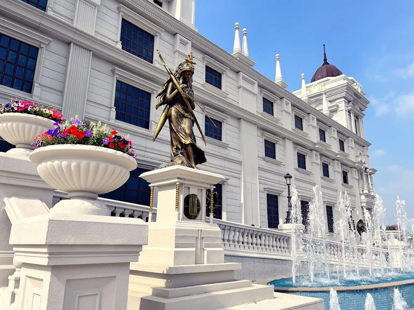 嘉義輕行旅住宿優惠｜雙人房1680送佐登妮絲城堡門票！夜市美食、夢幻城堡一次滿足