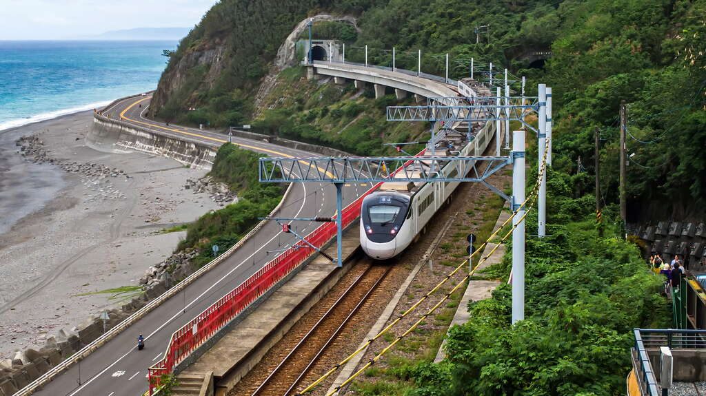 台東太麻里必訪攻略｜金針山花海、最美多良車站與日昇台日出全收錄 