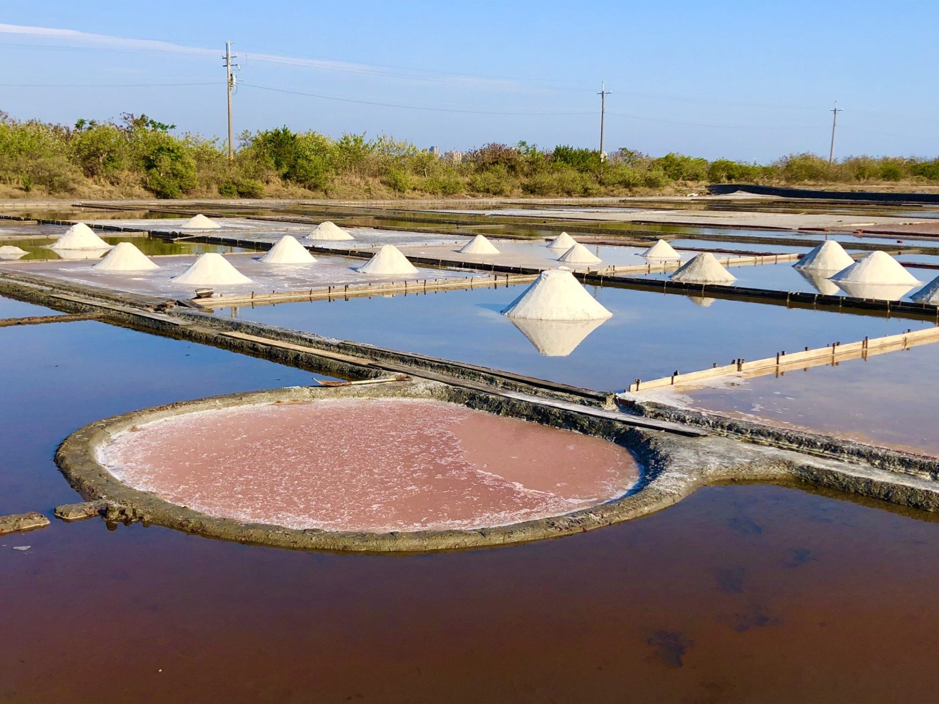 保留鹽業歷史遺跡的安順鹽場